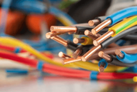 Fils électriques de différentes sections et couleurs